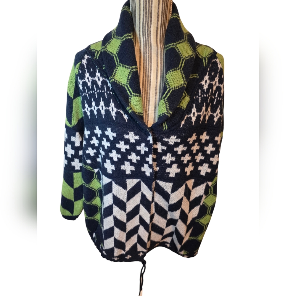 Skikyan Women's Geometric Patterned Sweater in Green and Navy Size OS